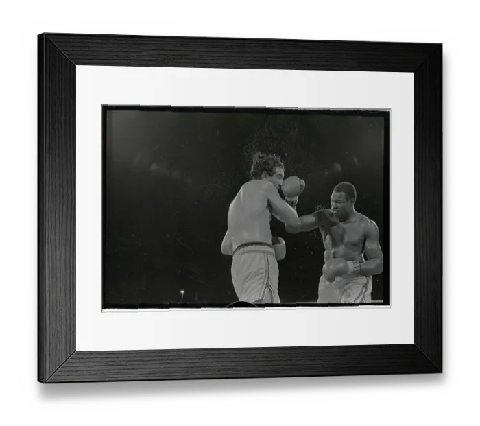 Framed Print : Larry Holmes in Winning Form in Boxing Action Framed Print : Larry Holmes in Winning Form in Boxing Action