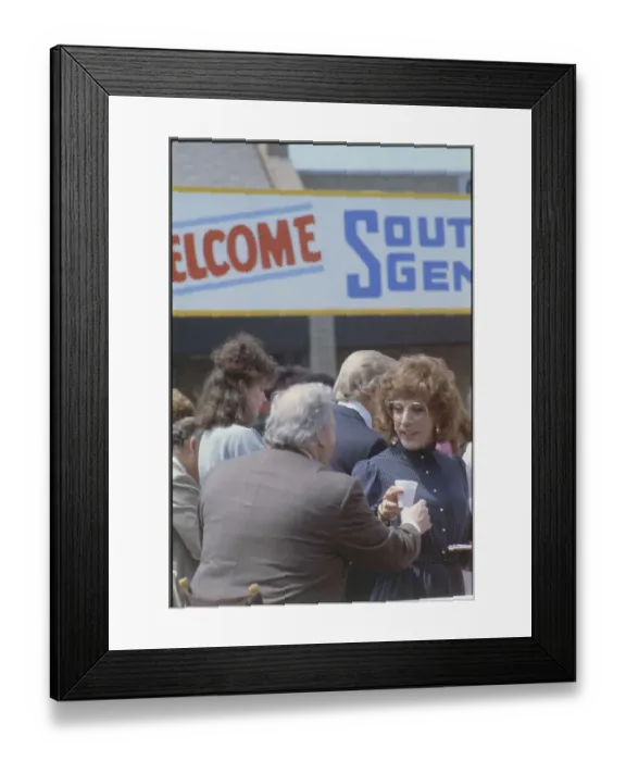 Framed Print : Duston Hoffman in Woman's Clothing Framed Print : Duston Hoffman in Woman's Clothing