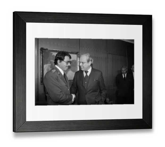 Framed Print : Daniel Ortega Meets Javiar Perez de Cuellar Framed Print : Daniel Ortega Meets Javiar Perez de Cuellar
