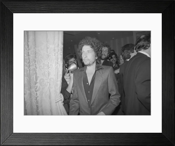 Framed Print : Bob Dylan. (Original Caption). New York. Bob Dylan Framed Print : Bob Dylan. (Original Caption). New York. Bob Dylan