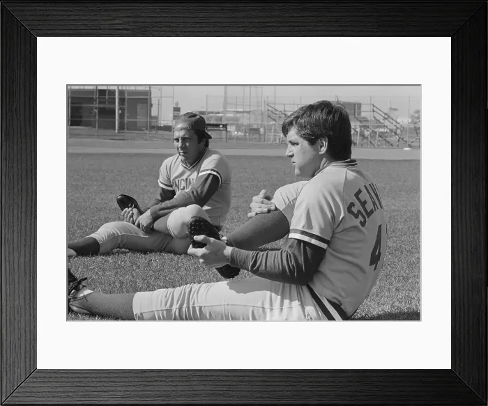 Framed Print : Tom Seaver and Johnny Bench Sitting on Grass and Exercising Framed Print : Tom Seaver and Johnny Bench Sitting on Grass and Exercising
