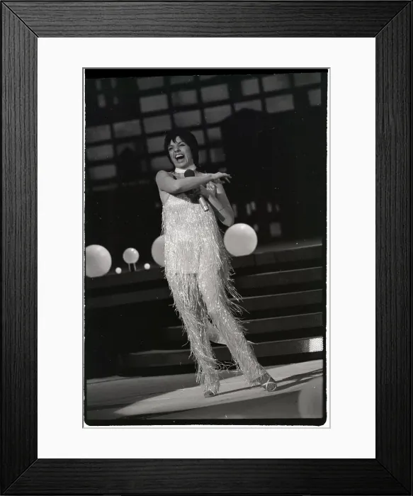 Framed Print : Liza Minnelli Singing Framed Print : Liza Minnelli Singing