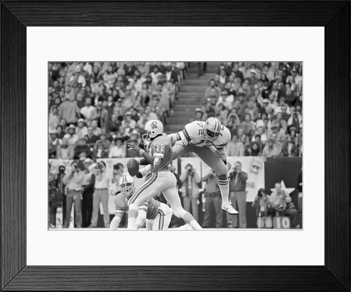 Framed Print : Ed Jones Leaping by Doug Williams Framed Print : Ed Jones Leaping by Doug Williams