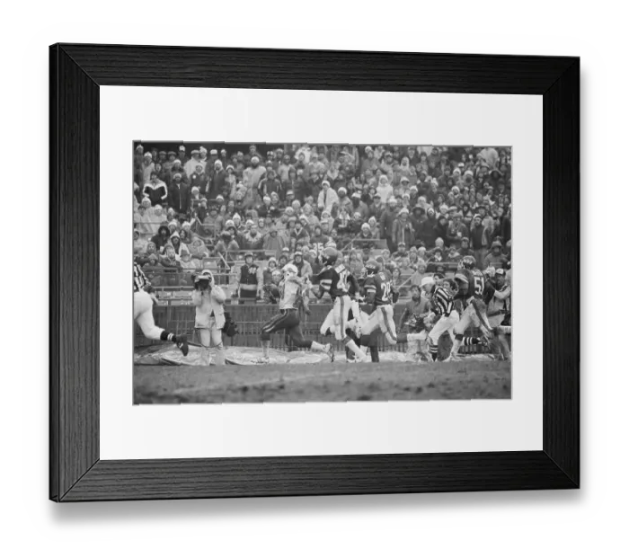 Framed Print : Cribbs Runs for Winning Touchdown Framed Print : Cribbs Runs for Winning Touchdown