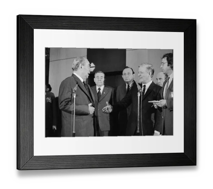 Framed Print : Helmut Schmidt Outstretching Hand to Leonid Brezhnev Framed Print : Helmut Schmidt Outstretching Hand to Leonid Brezhnev