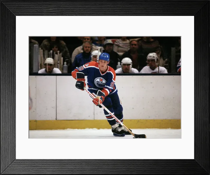 Framed Print : Wayne Gretzky Controlling the Puck Framed Print : Wayne Gretzky Controlling the Puck