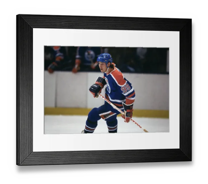 Framed Print : Wayne Gretzky in Hockey Action Framed Print : Wayne Gretzky in Hockey Action