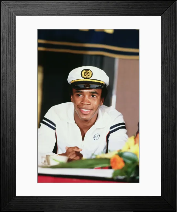 Framed Print : Sugar Ray Leonard in Hat Framed Print : Sugar Ray Leonard in Hat