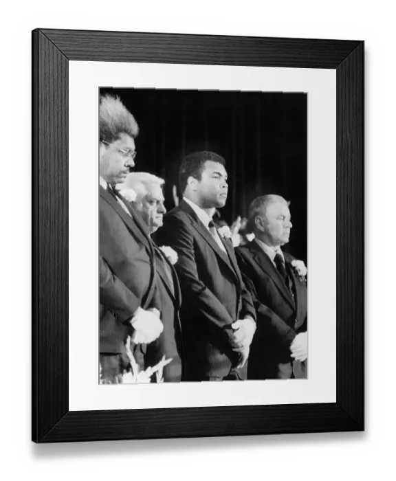 Framed Print : Memorial For Heavyweight Champion Joe Louis At Caesars Palace Framed Print : Memorial For Heavyweight Champion Joe Louis At Caesars Palace
