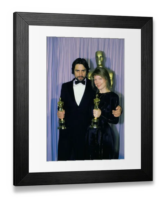 Framed Print : Robert De Niro and Sissy Spacek Holding Awards Framed Print : Robert De Niro and Sissy Spacek Holding Awards