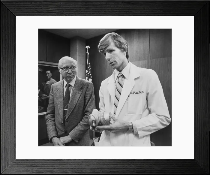 Framed Print : Dr William DeVries with Dr Willem Kolff Framed Print : Dr William DeVries with Dr Willem Kolff