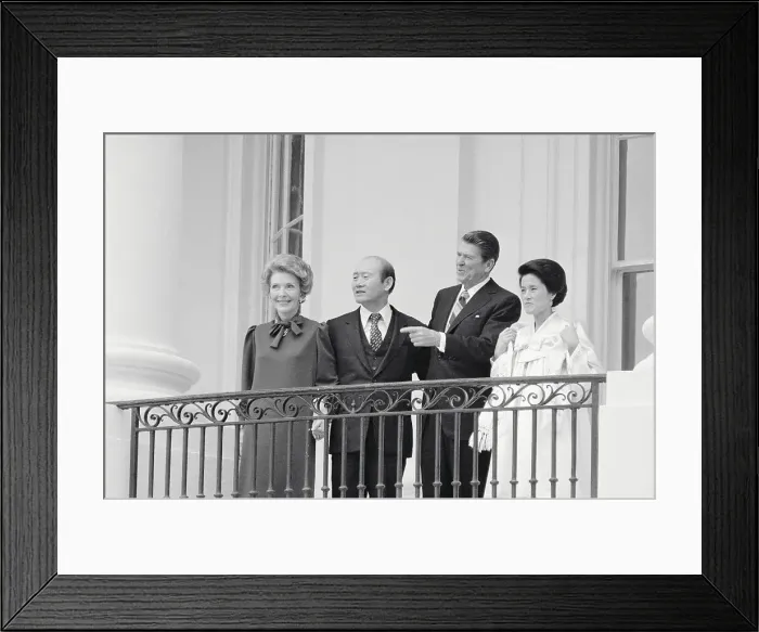 Framed Print : Ronald and Nancy Reagan with Korean Guests Framed Print : Ronald and Nancy Reagan with Korean Guests