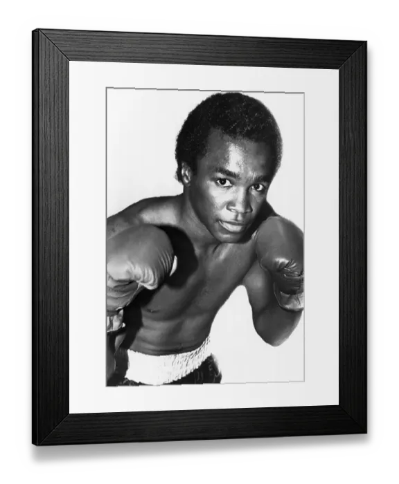 Framed Print : Sugar Ray Leonard in Boxing Pose Framed Print : Sugar Ray Leonard in Boxing Pose
