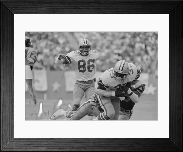 Framed Print : Tony Dorsett Plowing Through Players