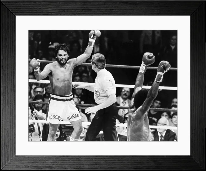 Framed Print : Roberto Duran Loses Fight with Sugar Ray Leonard Framed Print : Roberto Duran Loses Fight with Sugar Ray Leonard