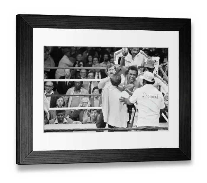 Framed Print : Sugar Ray Leonard Taunting Roberto Duran Framed Print : Sugar Ray Leonard Taunting Roberto Duran