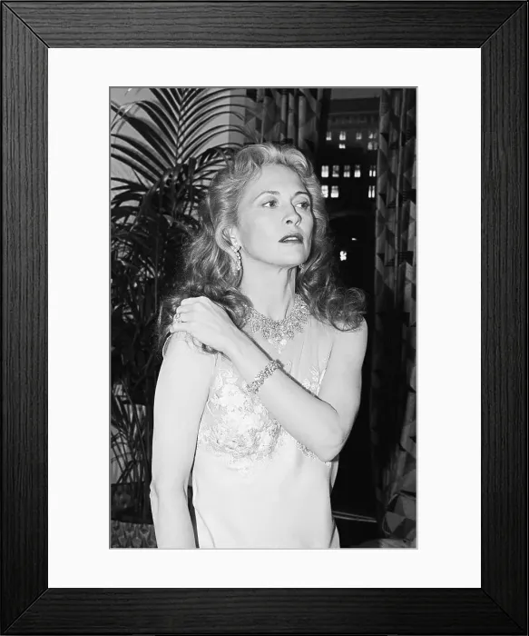 Framed Print : Faye Dunaway Models Diamond Collection Framed Print : Faye Dunaway Models Diamond Collection