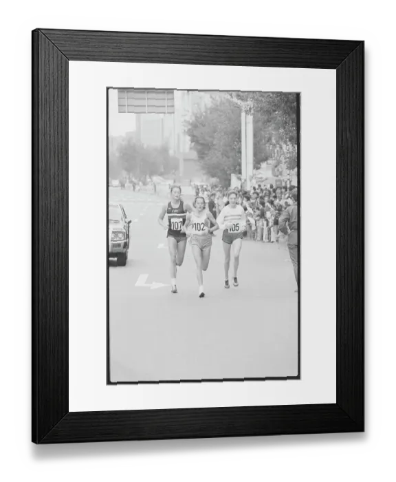 Framed Print : Leadering Runners in Tokyo International Women's Marathon Framed Print : Leadering Runners in Tokyo International Women's Marathon