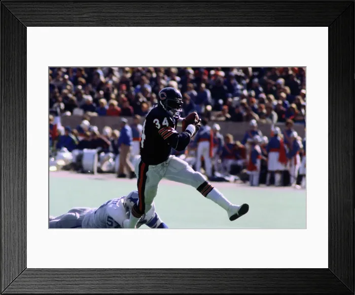 Framed Print : Walter Payton Strides for Touchdown Framed Print : Walter Payton Strides for Touchdown