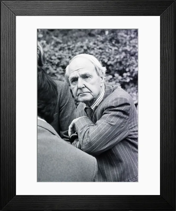 Framed Print : British Sculpturor Henry Moore Framed Print : British Sculpturor Henry Moore