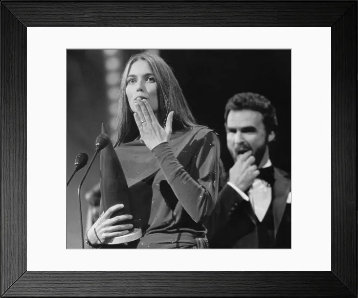 Framed Print : Emmylou Harris Blows A Kiss To Audience Framed Print : Emmylou Harris Blows A Kiss To Audience