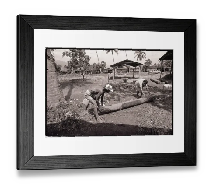 Framed Print : Residents of El Renacimiento Working Framed Print : Residents of El Renacimiento Working