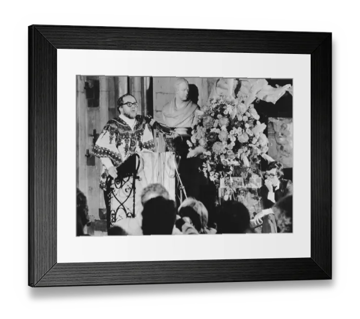 Framed Print : Dennis Lee Reciting Poetry in Westminster Abby Framed Print : Dennis Lee Reciting Poetry in Westminster Abby