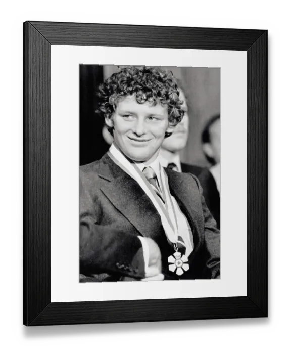 Framed Print : Terry Fox, the one legged marathon runner who won the hearts of Canadians Framed Print : Terry Fox, the one legged marathon runner who won the hearts of Canadians