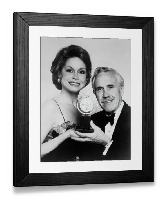 Framed Print : Portrait of Mary Tyler Moore and Jason Robards