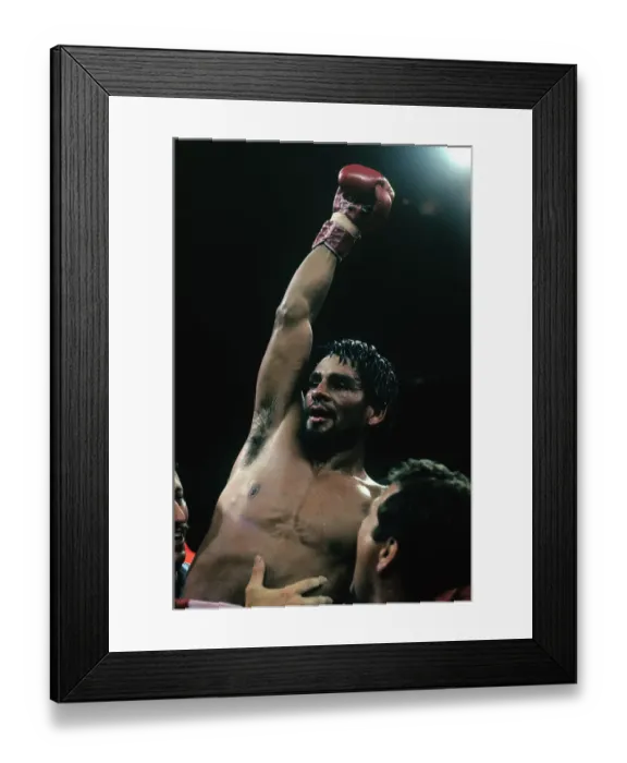 Framed Print : Roberto Duran Holding up His Arm in Victory Framed Print : Roberto Duran Holding up His Arm in Victory