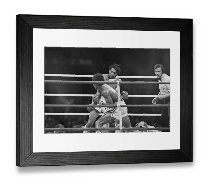 Framed Print : Boxing Action with Sugar Ray Leonard and Roberto Duran Framed Print : Boxing Action with Sugar Ray Leonard and Roberto Duran