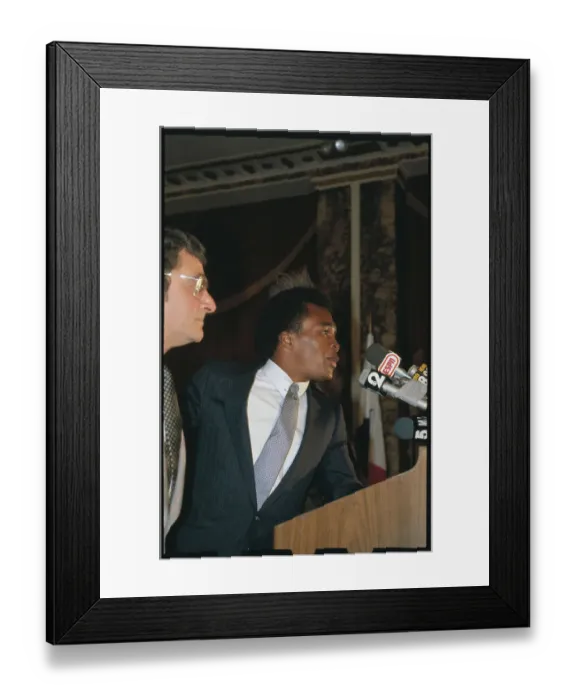Framed Print : Boxing Champion Sugar Ray Leonard Speaking at Podium Framed Print : Boxing Champion Sugar Ray Leonard Speaking at Podium