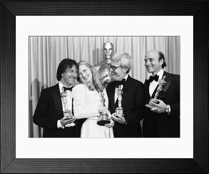 Framed Print : Dustin Hoffman, Meryl Streep And Oscars Framed Print : Dustin Hoffman, Meryl Streep And Oscars