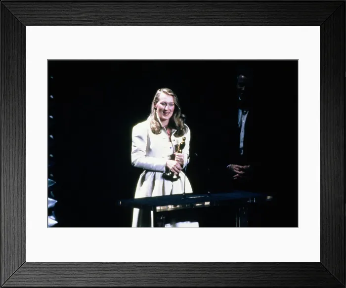 Framed Print : Meryl Streep With Oscar Framed Print : Meryl Streep With Oscar