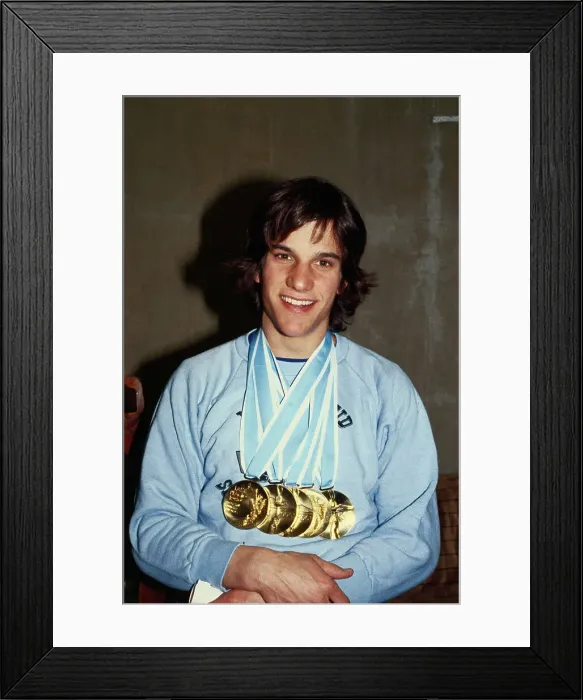 Framed Print : Eric Heiden With Gold Medals