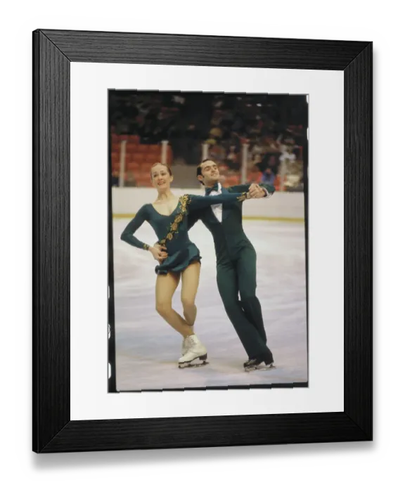 Framed Print : Natalia Linichuk and Gennadi Karponosov Skating in Arena Framed Print : Natalia Linichuk and Gennadi Karponosov Skating in Arena