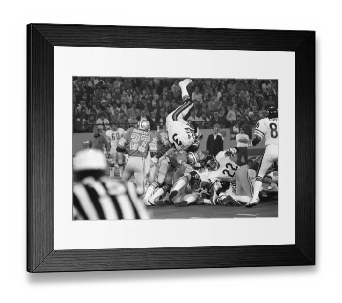 Framed Print : Walter Payton Upended as He Scores Touchdown