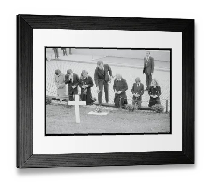 Framed Print : Ethel Kennedy With Family Members at Robert F. Kennedy Grave Framed Print : Ethel Kennedy With Family Members at Robert F. Kennedy Grave