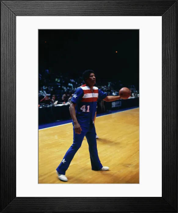 Framed Print : Portrait of Wes Unseld Framed Print : Portrait of Wes Unseld