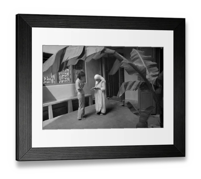 Framed Print : Mother Teresa Signing Autograph for Well Wisher Framed Print : Mother Teresa Signing Autograph for Well Wisher