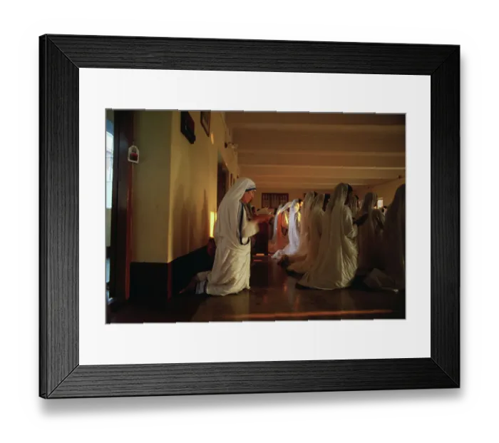 Framed Print : Mother Teresa and Sisters Kneeling Framed Print : Mother Teresa and Sisters Kneeling