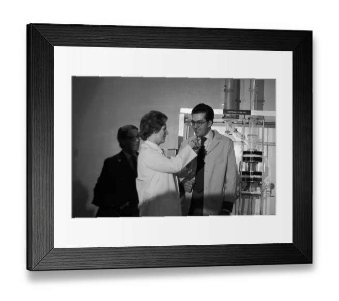 Framed Print : Margeret Thatcher in Exxon's Laboratory Framed Print : Margeret Thatcher in Exxon's Laboratory