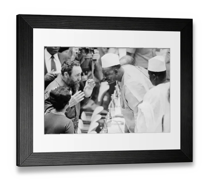 Framed Print : Fidel Castro Speaking with Moussa Traore Framed Print : Fidel Castro Speaking with Moussa Traore