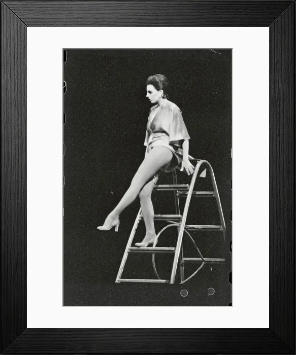 Framed Print : Liza Minnelli in The Owl and the Pussycat Framed Print : Liza Minnelli in The Owl and the Pussycat