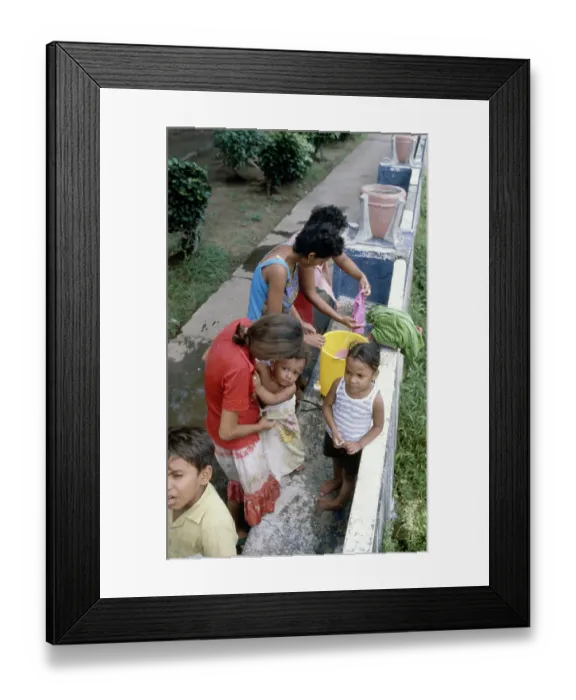 Framed Print : Washing Clothes In Managua Park Framed Print : Washing Clothes In Managua Park