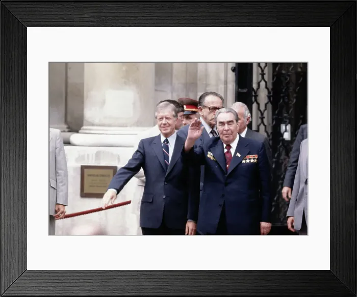 Framed Print : Leonid Brezhnev with Jimmy Carter Framed Print : Leonid Brezhnev with Jimmy Carter