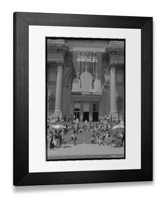 Framed Print : Front Steps of Metropolitan Museum of Art in NYC Framed Print : Front Steps of Metropolitan Museum of Art in NYC