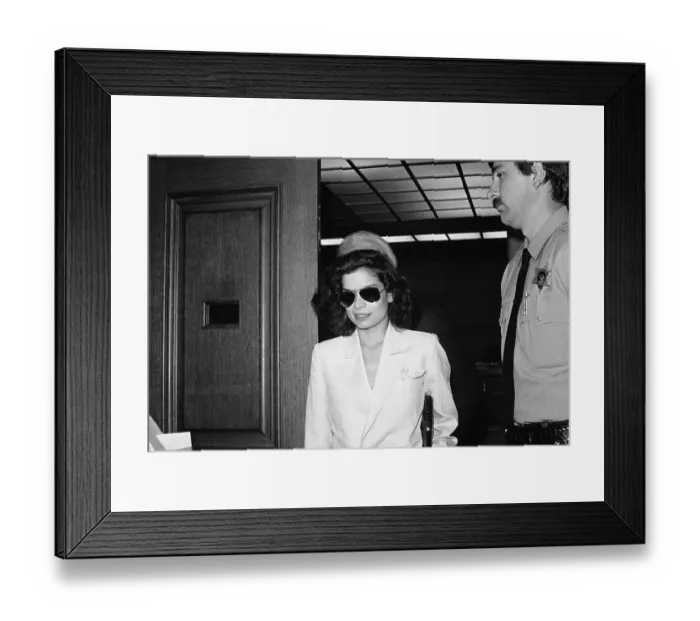 Framed Print : Bianca Jagger Shown Leaving Court Framed Print : Bianca Jagger Shown Leaving Court