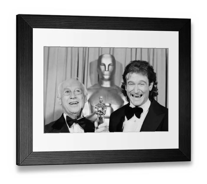 Framed Print : Walter Lentz & Robin Williams @ Oscars Framed Print : Walter Lentz & Robin Williams @ Oscars