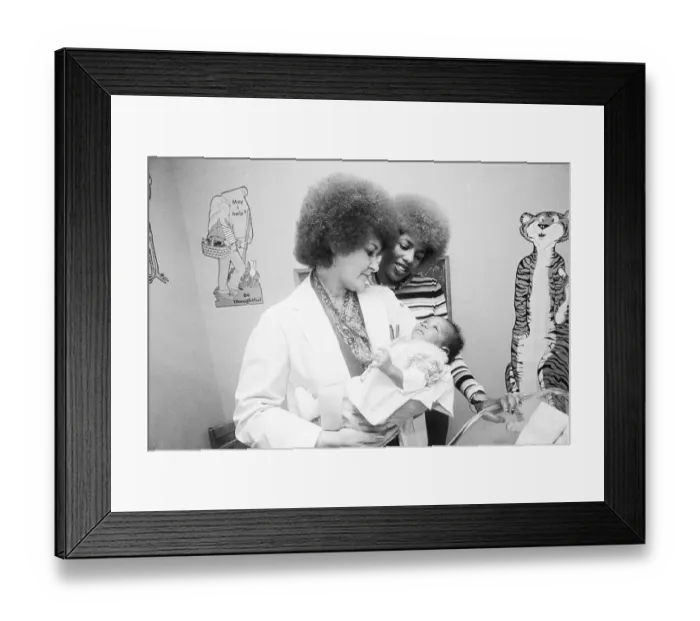 Framed Print : Doctor Loretta Finnegan with Addict Baby Framed Print : Doctor Loretta Finnegan with Addict Baby